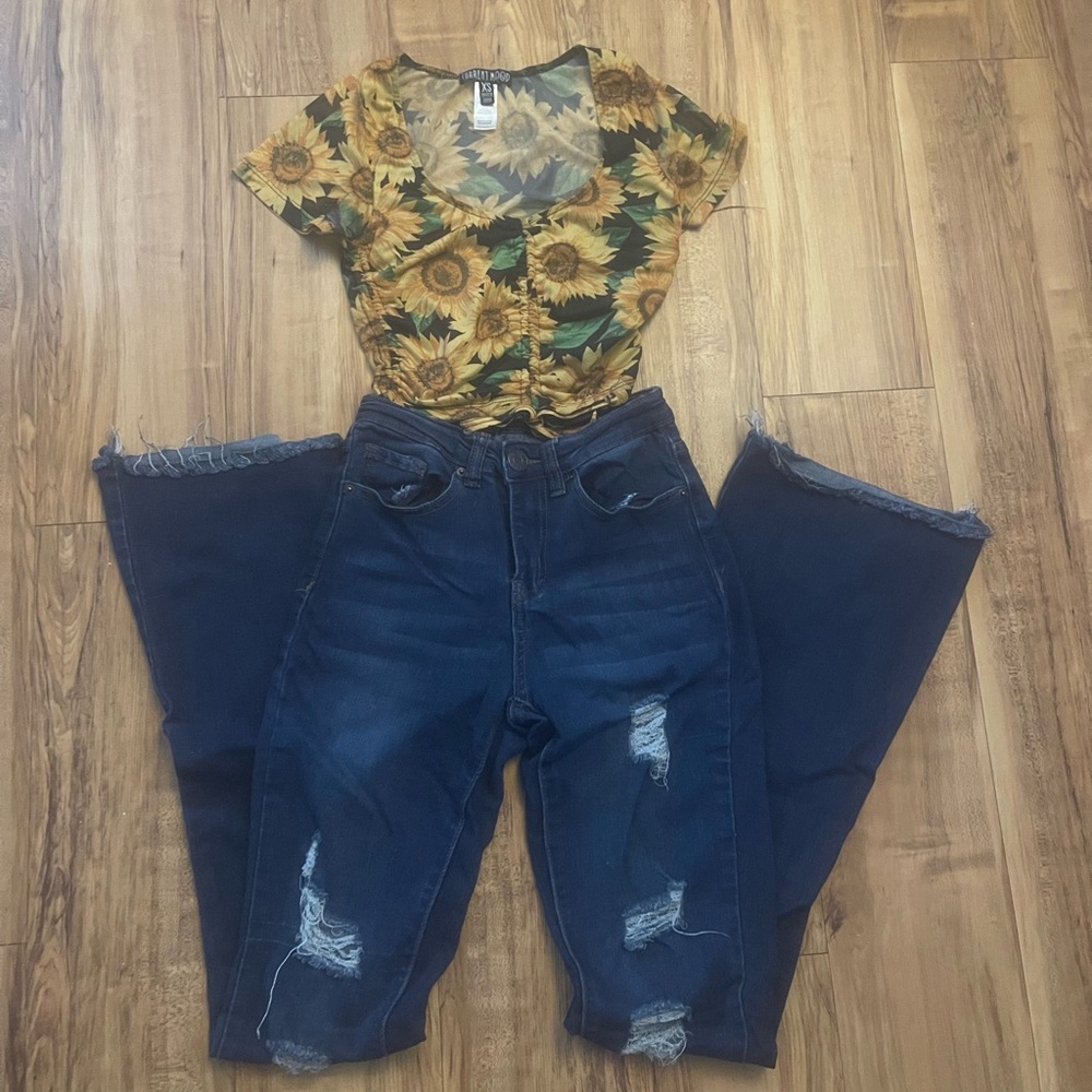 Sunflower Print Top and Distressed Jeans